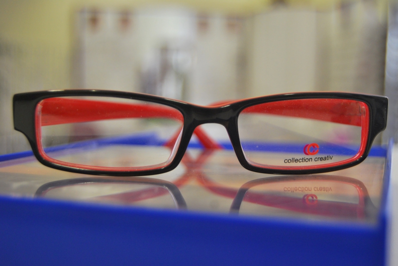 opticien-LE ROURET-min_view-sight-lens-frame-optics-spectacles-1141012-pxhere.com